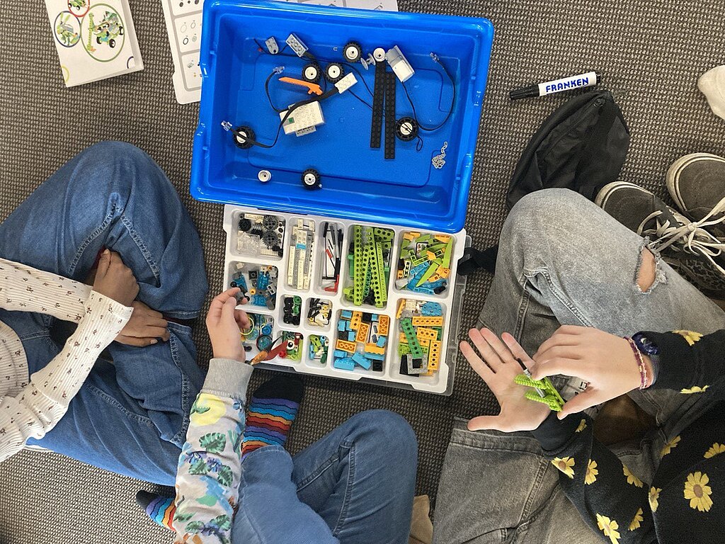 Das große Robotik-Abenteuer: Baue und programmiere deinen eigenen Roboter!