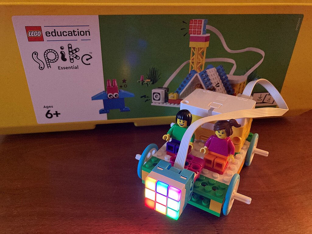 Programmiere ein Abenteuer mit LEGO-Spike!