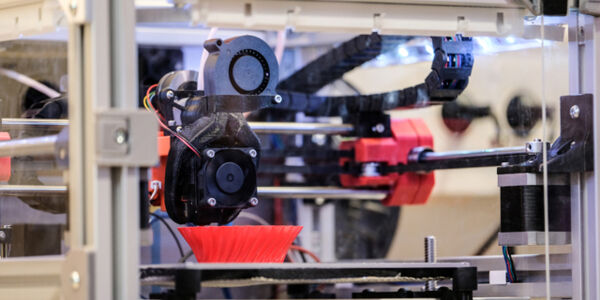 3D-Druck, Laser Cut und löten im Fab City Lab Hühnerposten