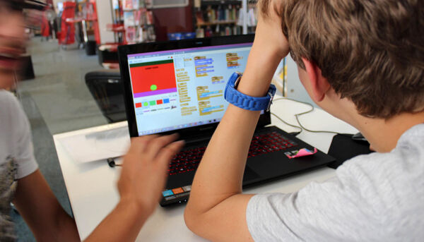 CREATIVE TECHLAB Märchenlesung mit Musik für Kinder
